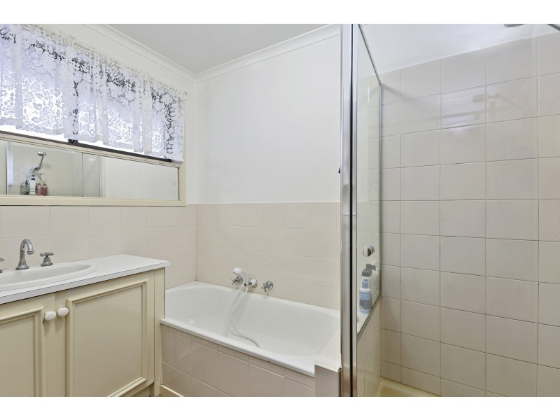 8 Ozone Crescent, Bell Park VIC 3215