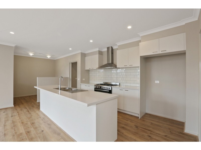 10 Yellow Avenue, Lara VIC 3212