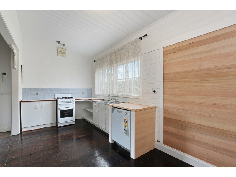 210 Shannon Avenue, Geelong West VIC 3218