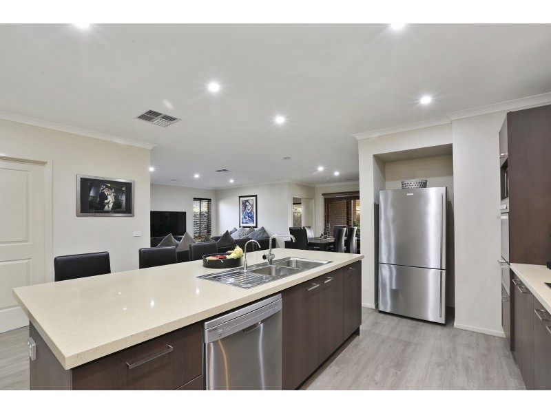 43 Moorhen Drive, Lara VIC 3212