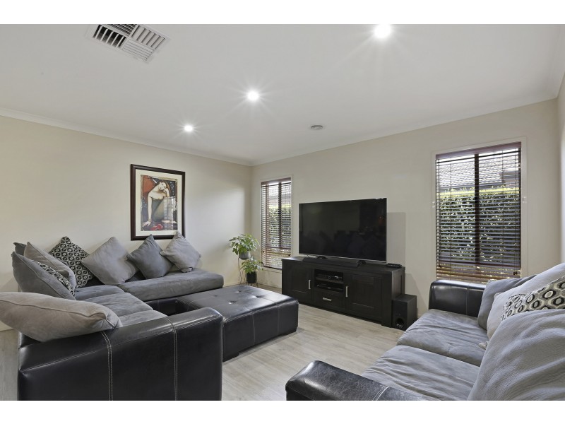 43 Moorhen Drive, Lara VIC 3212