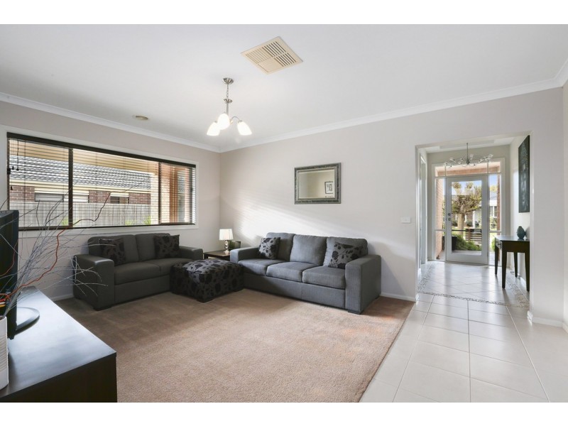 12 Nilaur Place, Lara VIC 3212