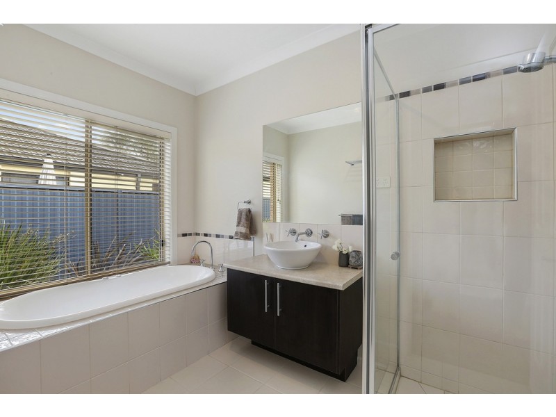 12 Nilaur Place, Lara VIC 3212