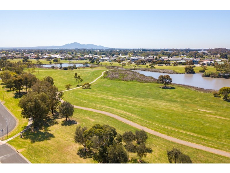 64 Lara Boulevard, Lara VIC 3212