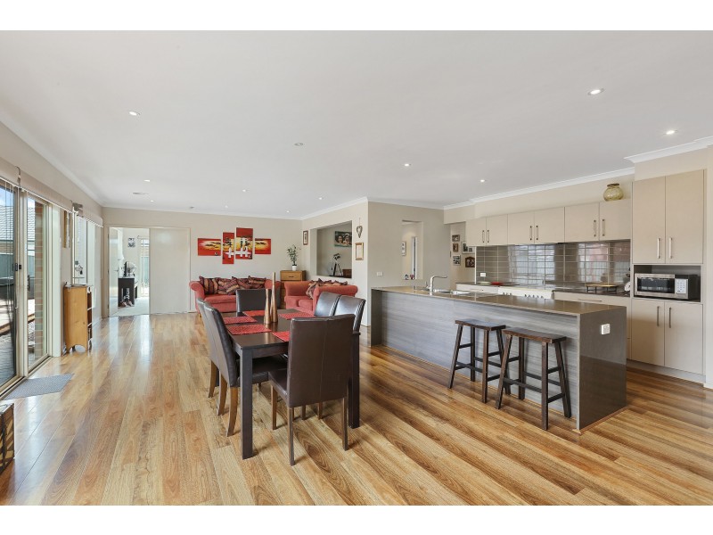 112 Canterbury Road West, Lara VIC 3212