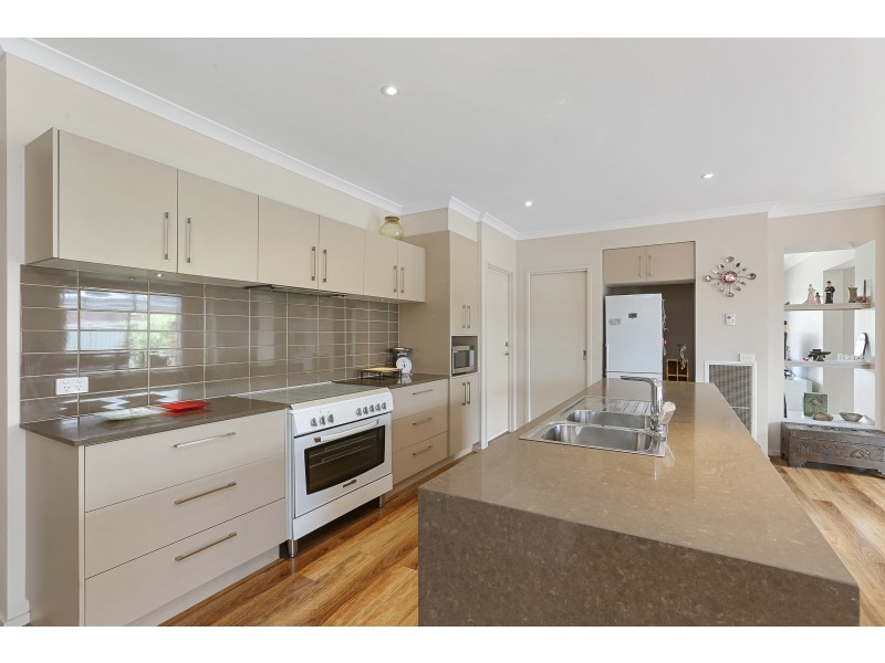 112 Canterbury Road West, Lara VIC 3212