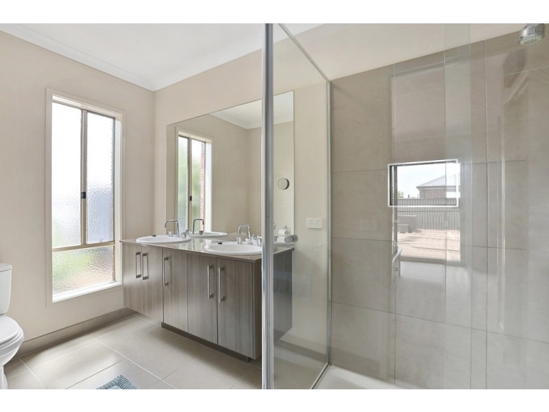 112 Canterbury Road West, Lara VIC 3212