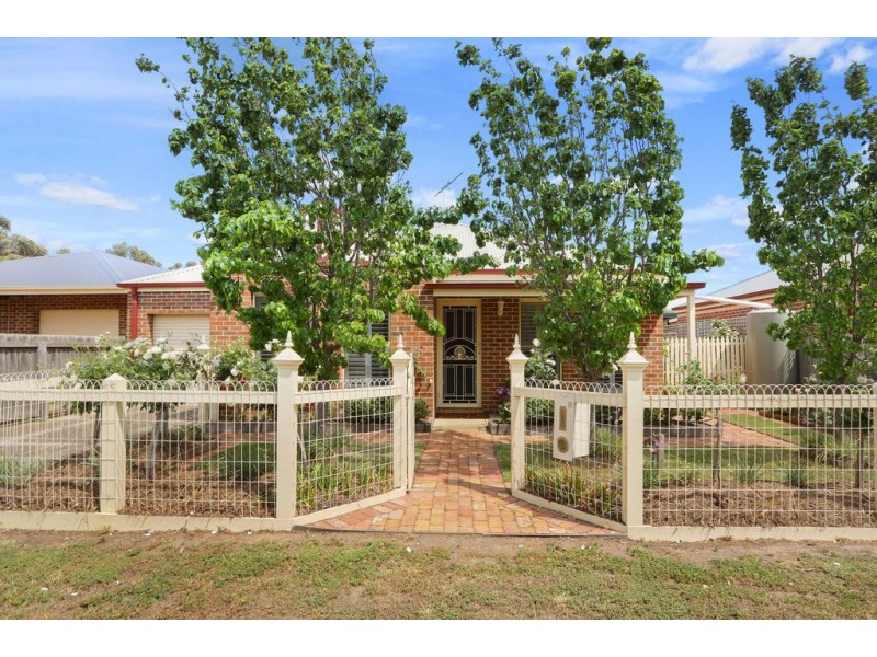 8 Austin Street, Lara VIC 3212