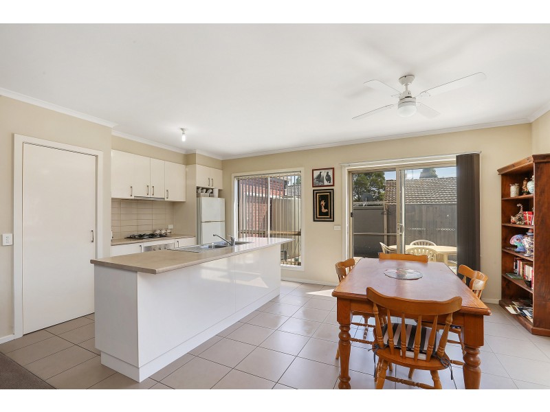 1/8 Talpa Crescent, Corio VIC 3214