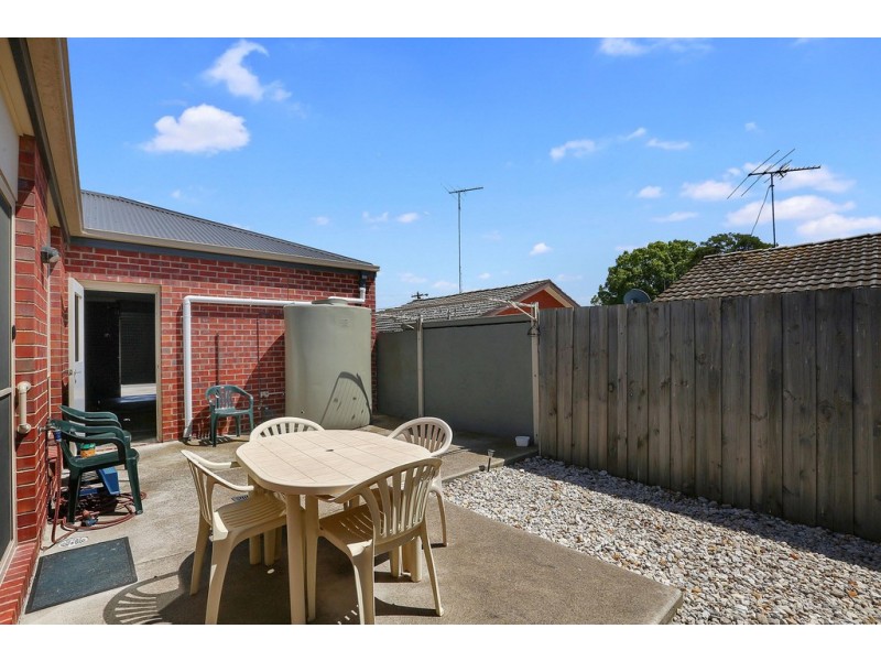 1/8 Talpa Crescent, Corio VIC 3214