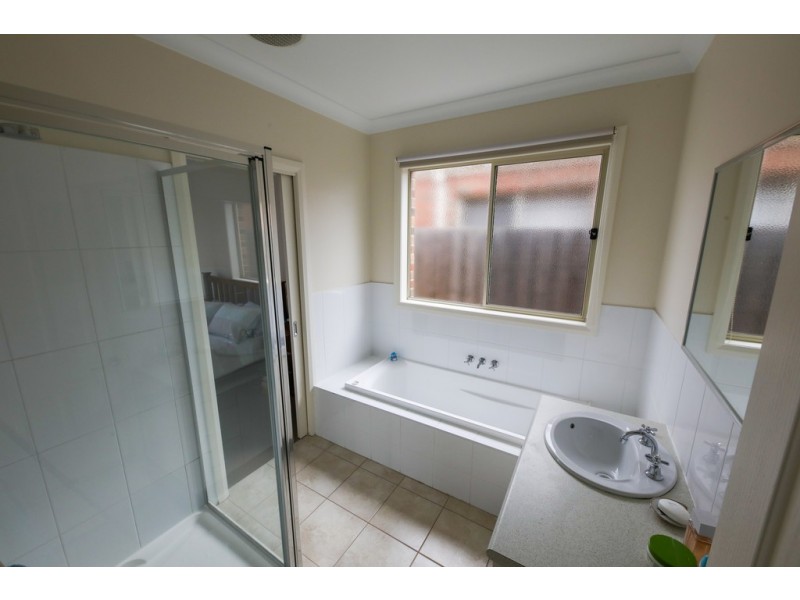 2/20 Curletts Road, Lara VIC 3212