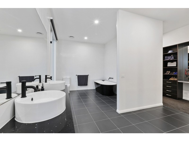 2-4 Robs Lane, Little River VIC 3211