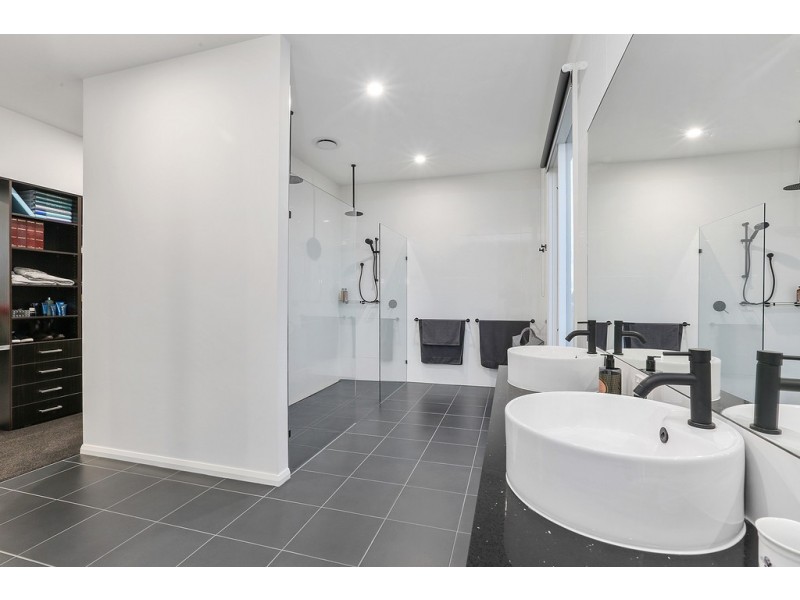 2-4 Robs Lane, Little River VIC 3211