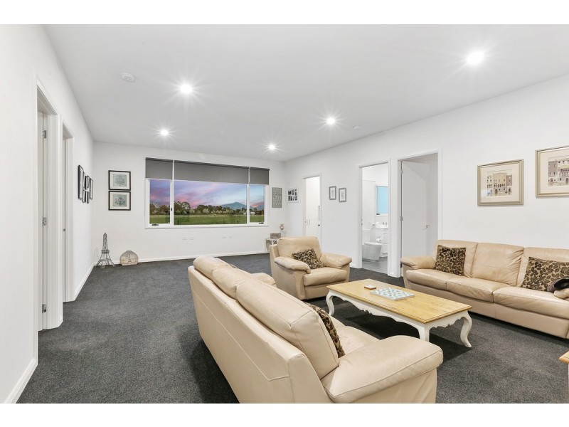 2-4 Robs Lane, Little River VIC 3211