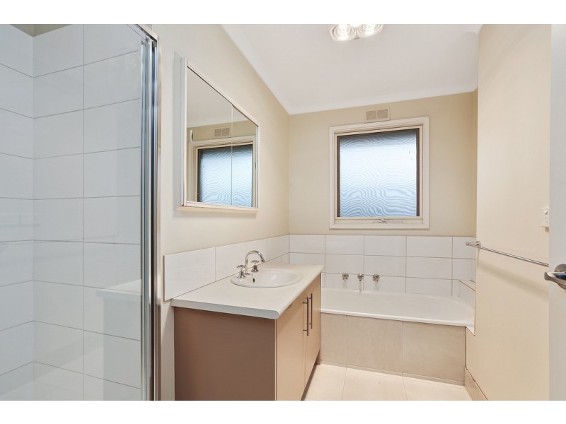 1/10 Denise Court, Lara VIC 3212
