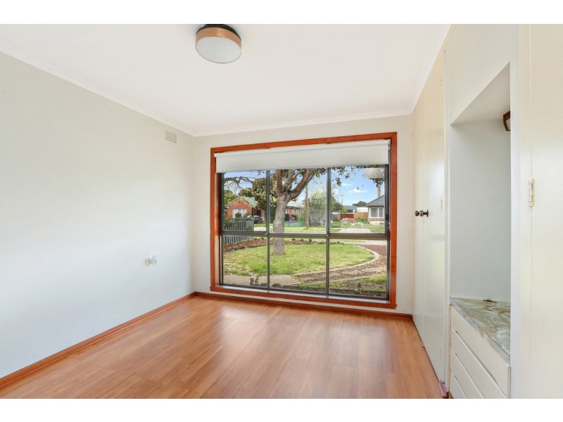 1 Pine Avenue, North Shore VIC 3214