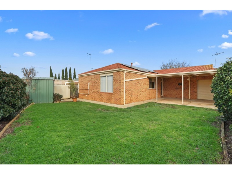 9 Blackbird Circuit, Lara VIC 3212