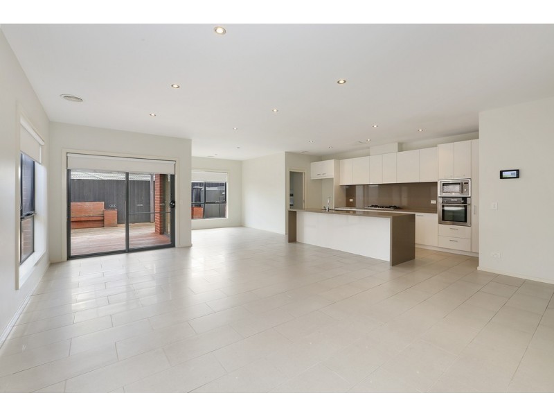 2/4 Waratah Street, Geelong West VIC 3218