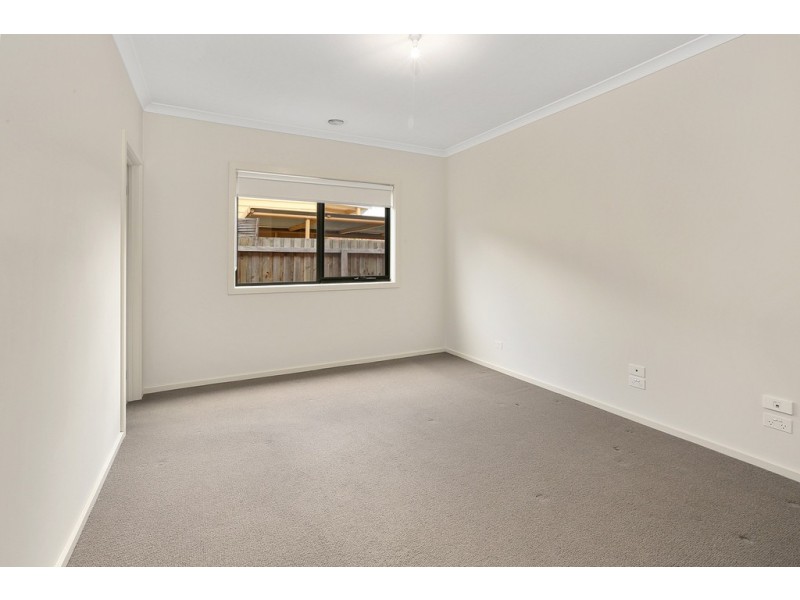 2/4 Waratah Street, Geelong West VIC 3218