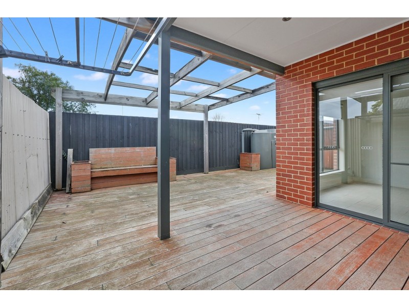 2/4 Waratah Street, Geelong West VIC 3218