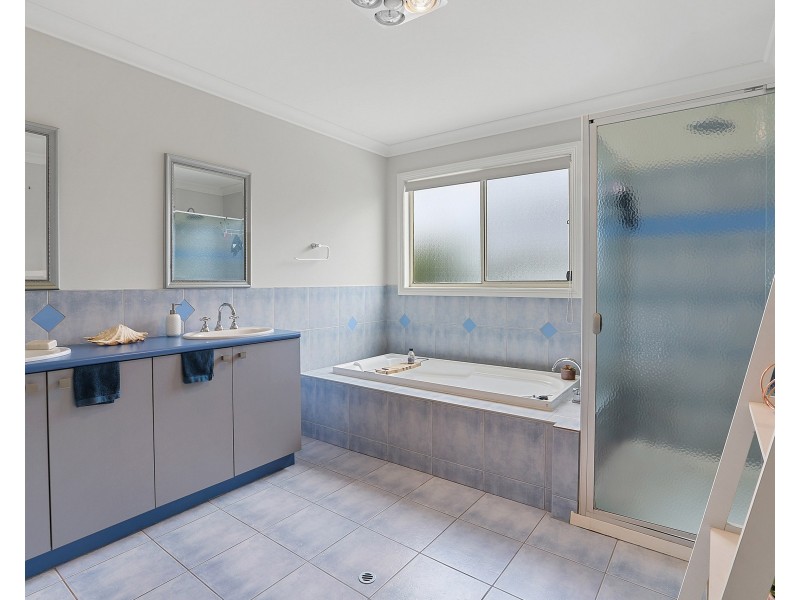 8 Cypress Court, Lara VIC 3212