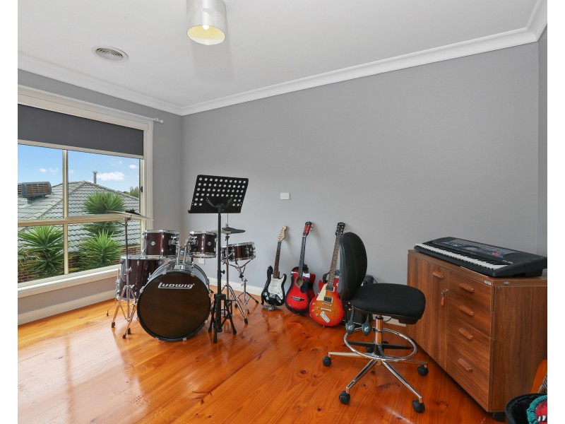8 Cypress Court, Lara VIC 3212