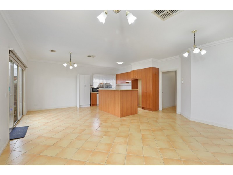 17 Greenleaf Drive, Lara VIC 3212