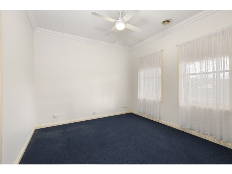 17 Greenleaf Drive, Lara VIC 3212