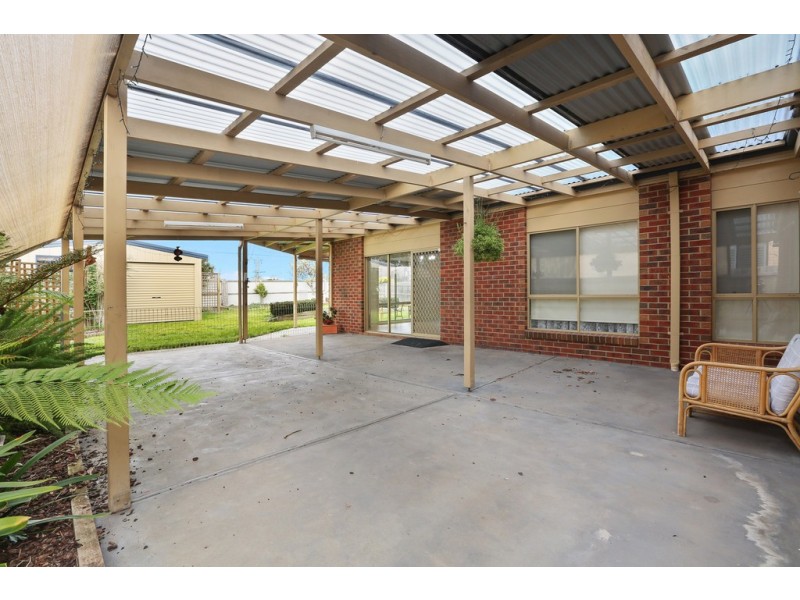 17 Greenleaf Drive, Lara VIC 3212