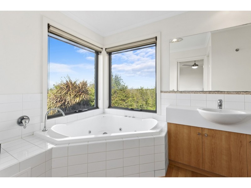 7-9 Hillbank Close, Hamlyn Heights VIC 3215