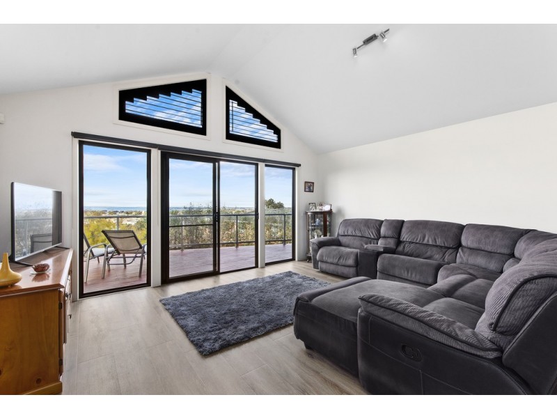 7-9 Hillbank Close, Hamlyn Heights VIC 3215