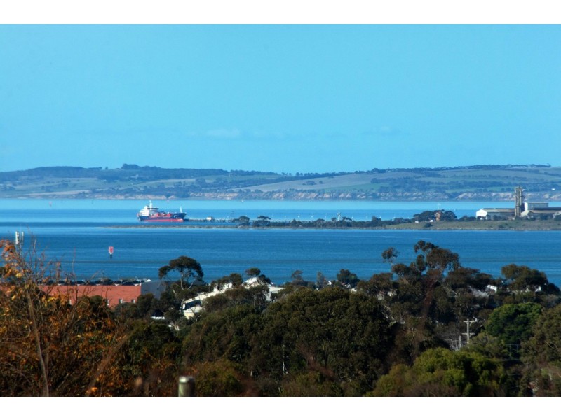 7-9 Hillbank Close, Hamlyn Heights VIC 3215