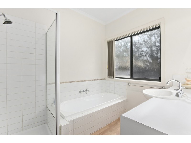 7-9 Hillbank Close, Hamlyn Heights VIC 3215