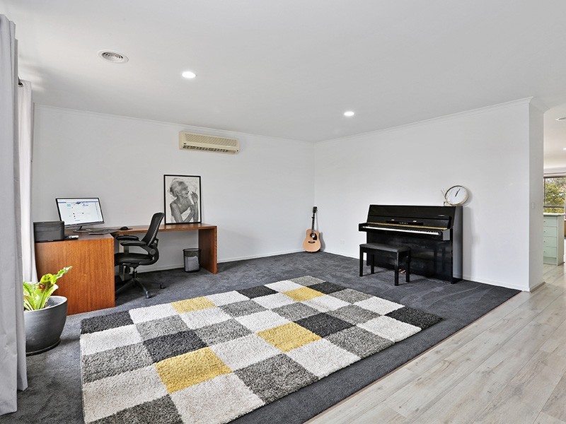 4 The Esperence, Lara VIC 3212