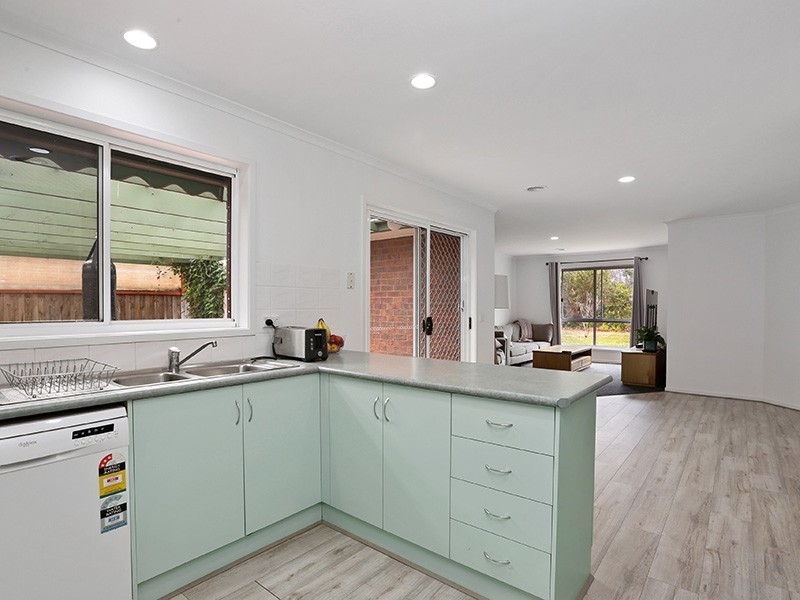 4 The Esperence, Lara VIC 3212