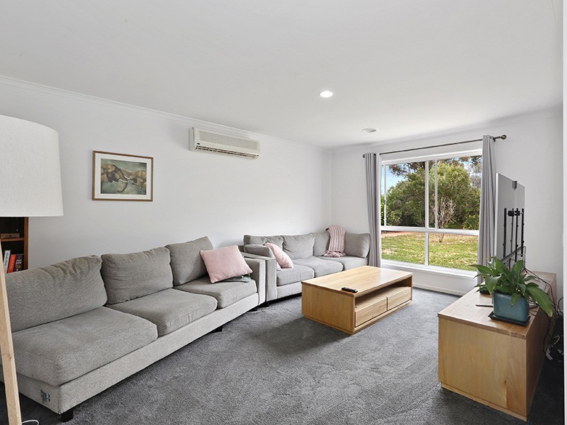 4 The Esperence, Lara VIC 3212