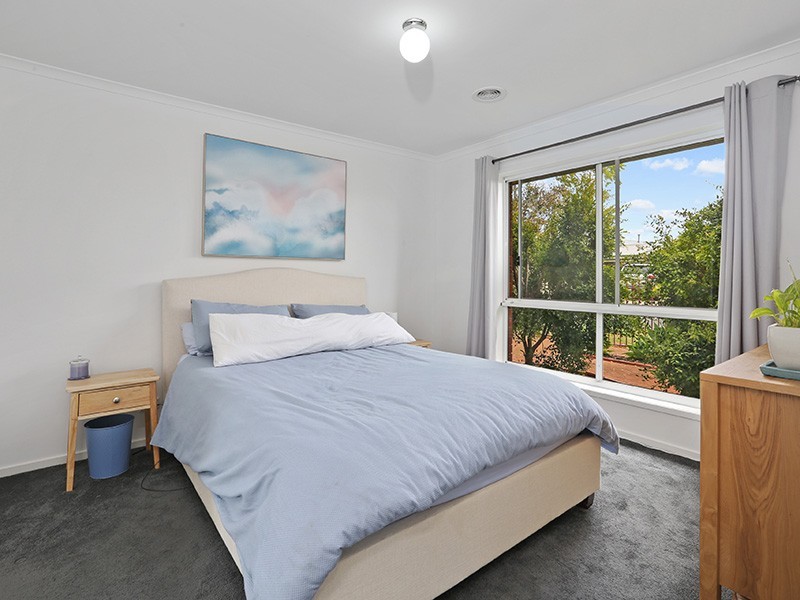 4 The Esperence, Lara VIC 3212