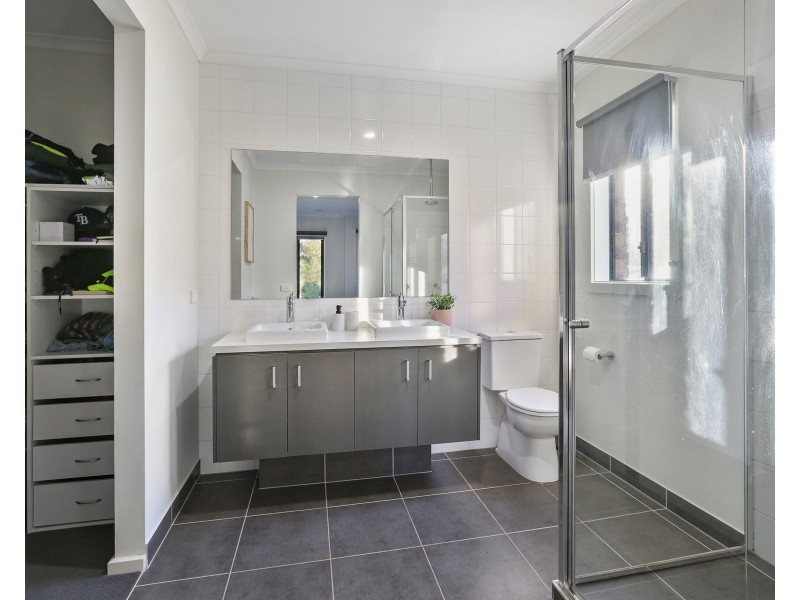 120 Canterbury Road West, Lara VIC 3212