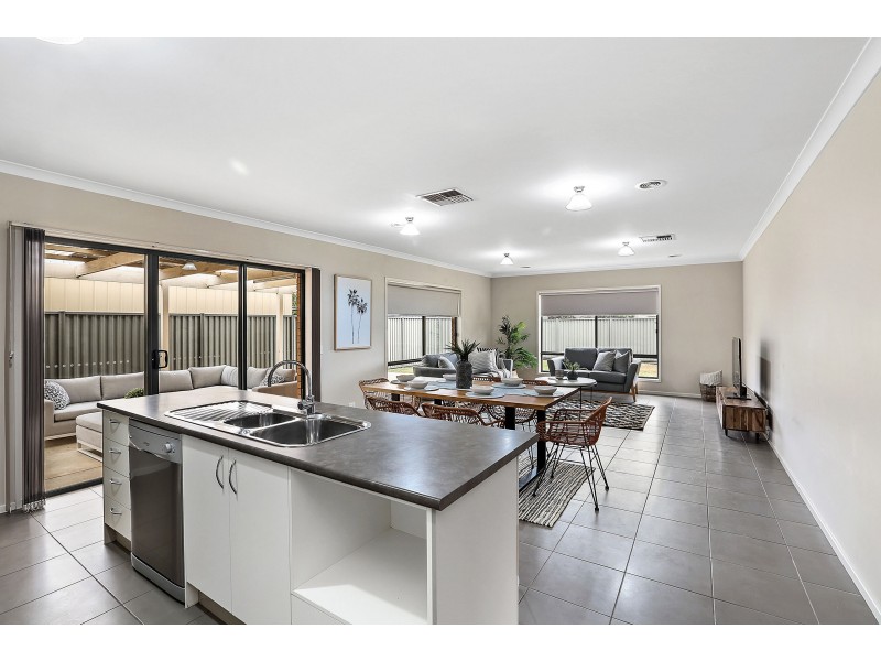 40 Moorhen Drive, Lara VIC 3212