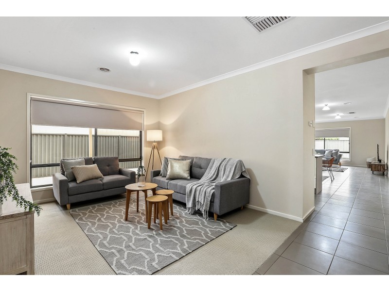 40 Moorhen Drive, Lara VIC 3212