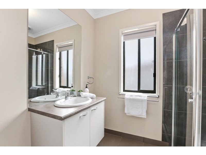 40 Moorhen Drive, Lara VIC 3212