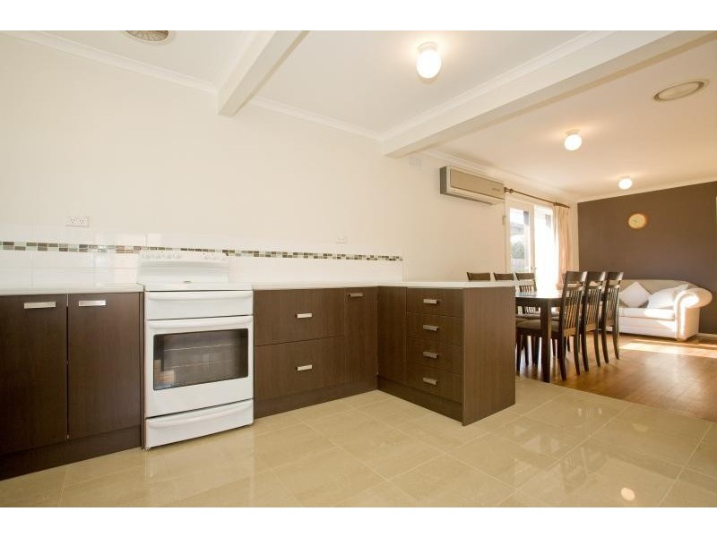 70 Smeaton Close, Lara VIC 3212
