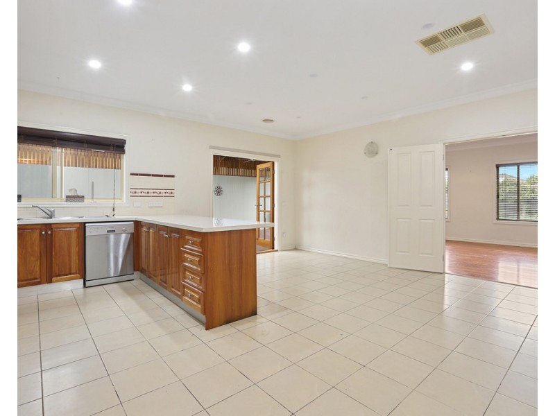 18 Raymond George Place, Lara VIC 3212