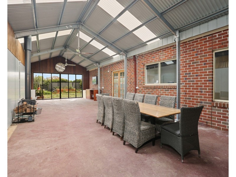 18 Raymond George Place, Lara VIC 3212