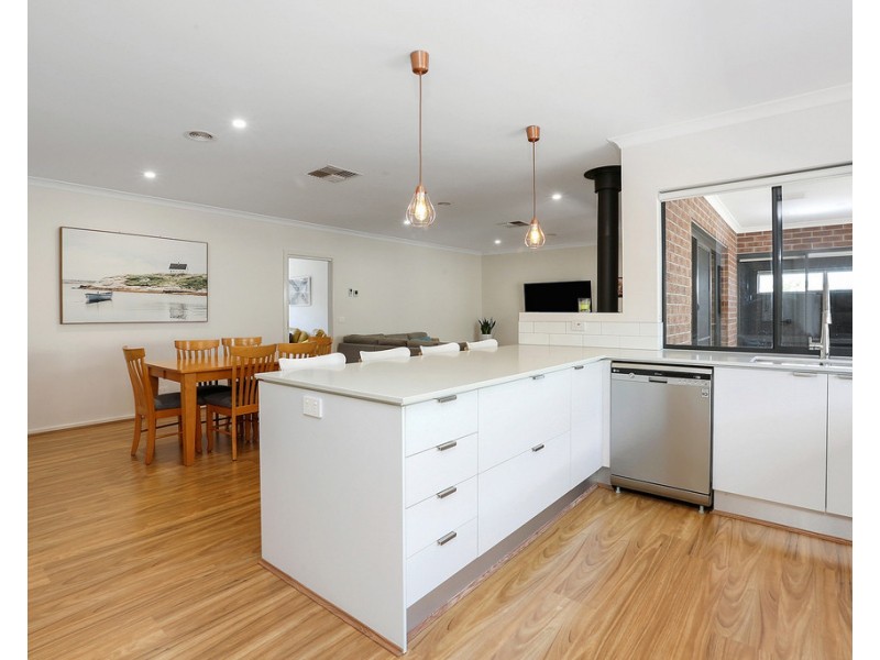 29 Quail Drive, Lara VIC 3212