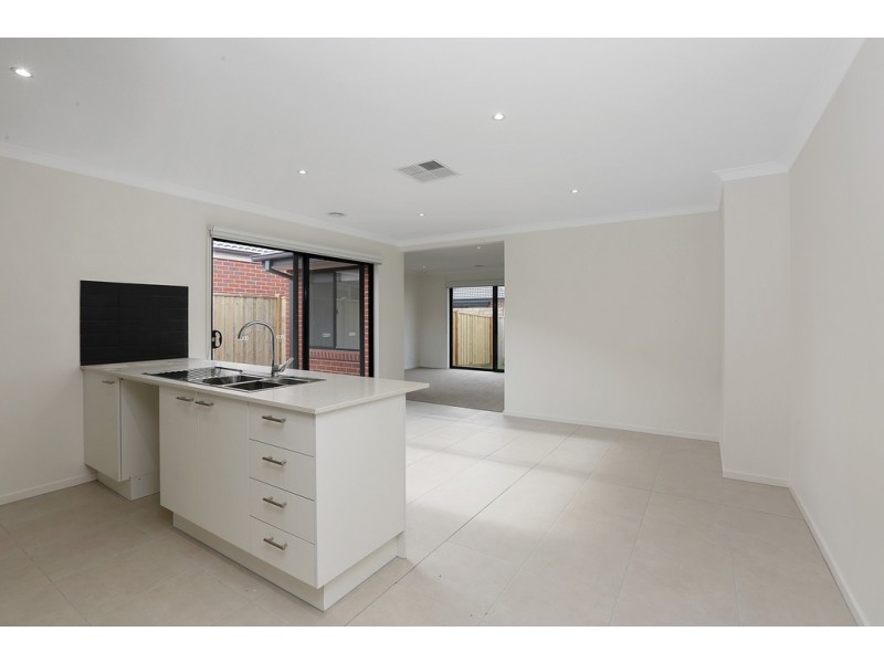 64 Marimba Street, Lara VIC 3212