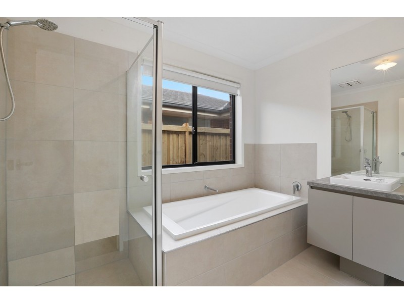 64 Marimba Street, Lara VIC 3212