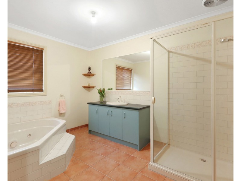 35 Richard Drive, Lara VIC 3212