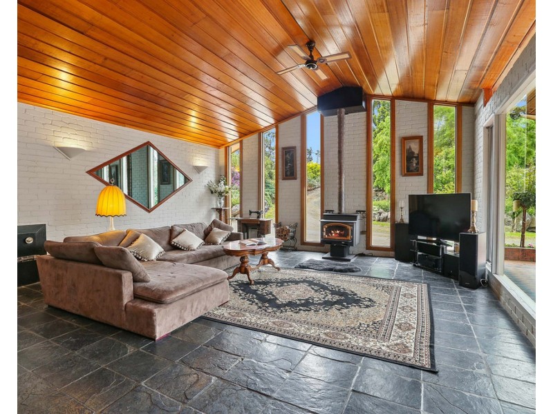 563 De Motts Road, Anakie VIC 3221