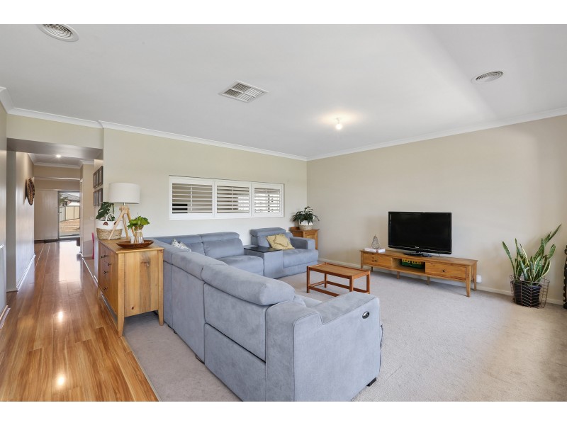 27 Weerana Way, Lara VIC 3212